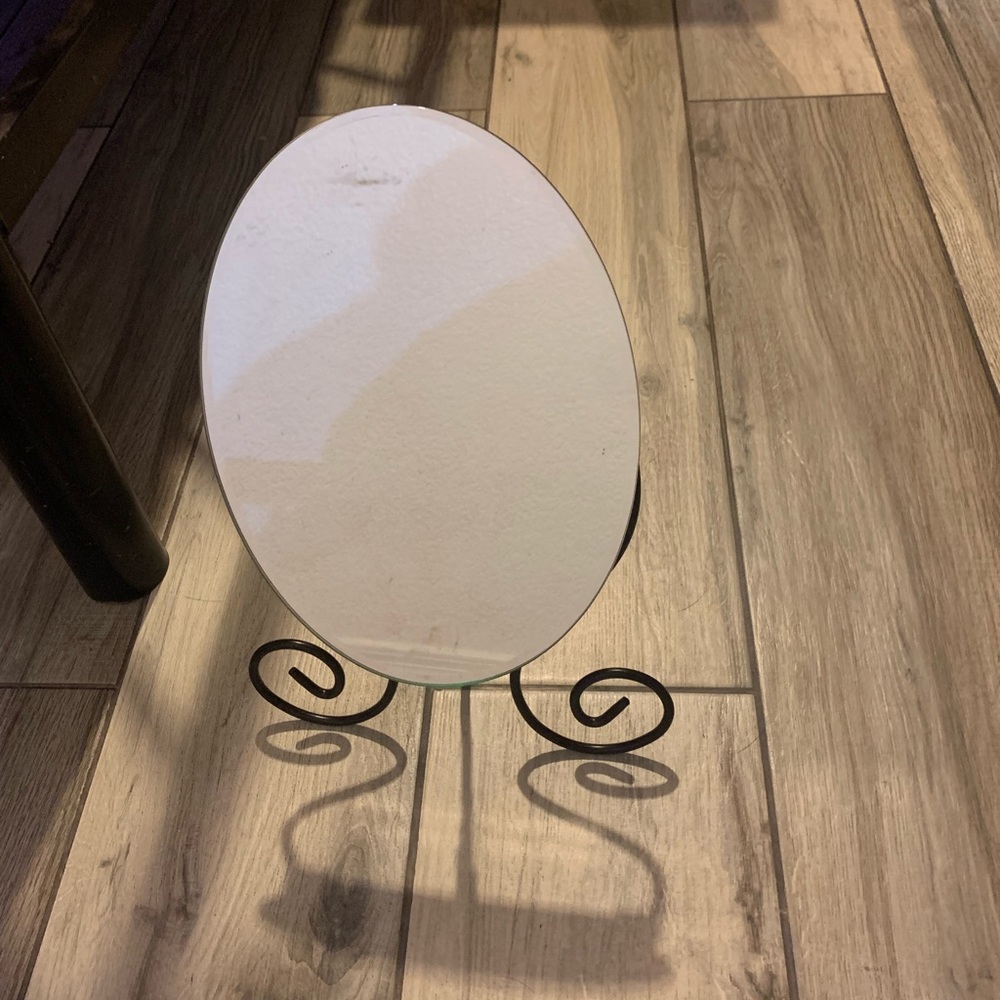 Cute elegant  mirror with fancy sturdy legs